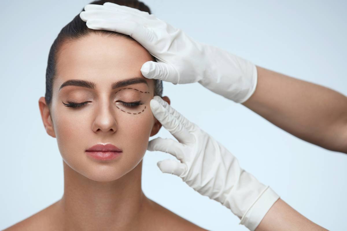 featured image for what to expect during your eyelid surgery consultation